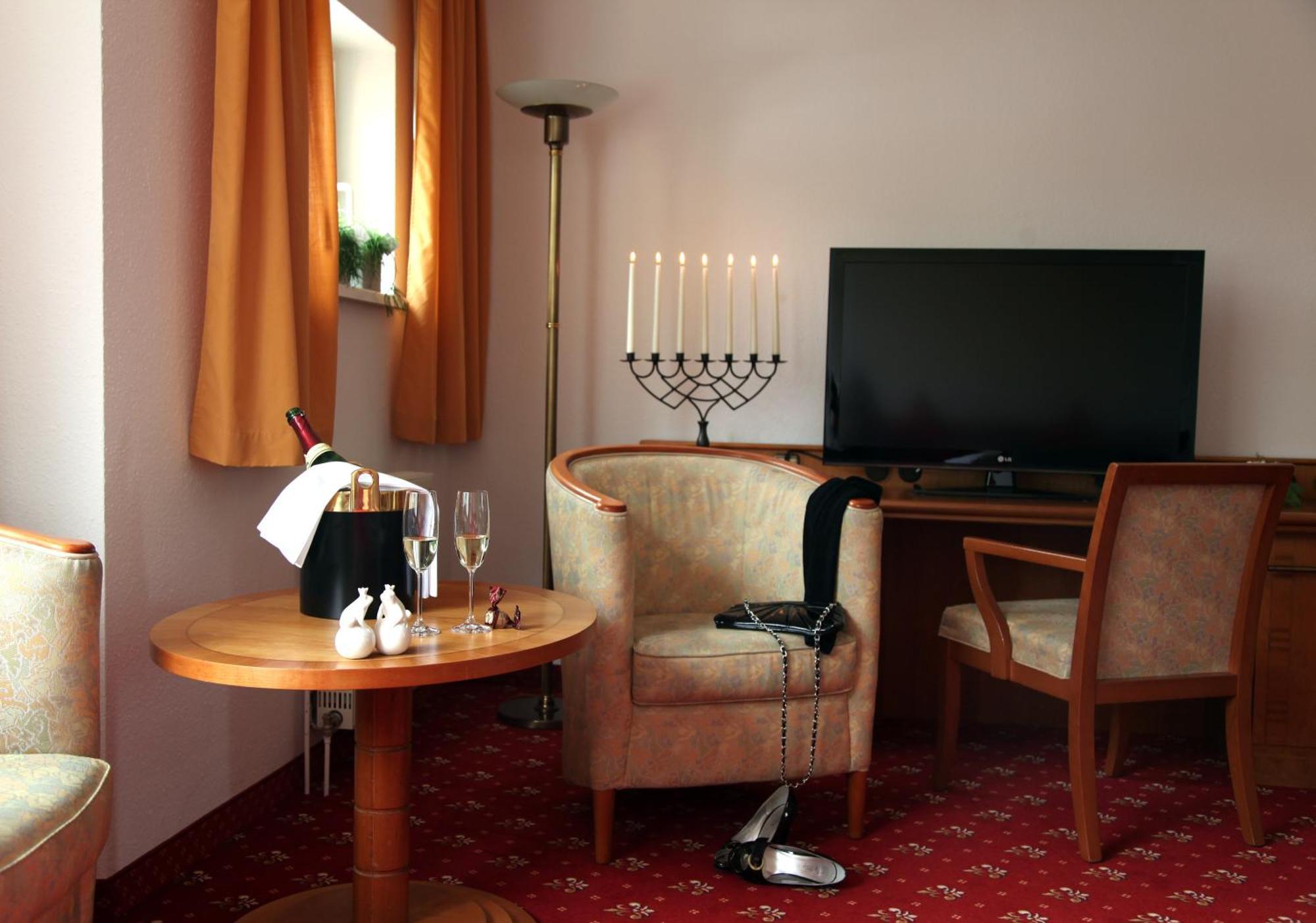 Hotel Antares Halberstadt Bagian luar foto